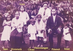 Keluarga besar Bp. Priamus Sihombing (1937 ??)